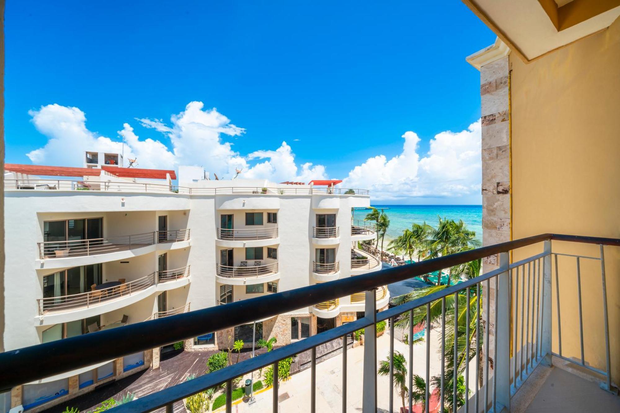 Beachfront 1 Bedroom Condo - El Faro, Surf 407 Плая-дель-Кармен Экстерьер фото