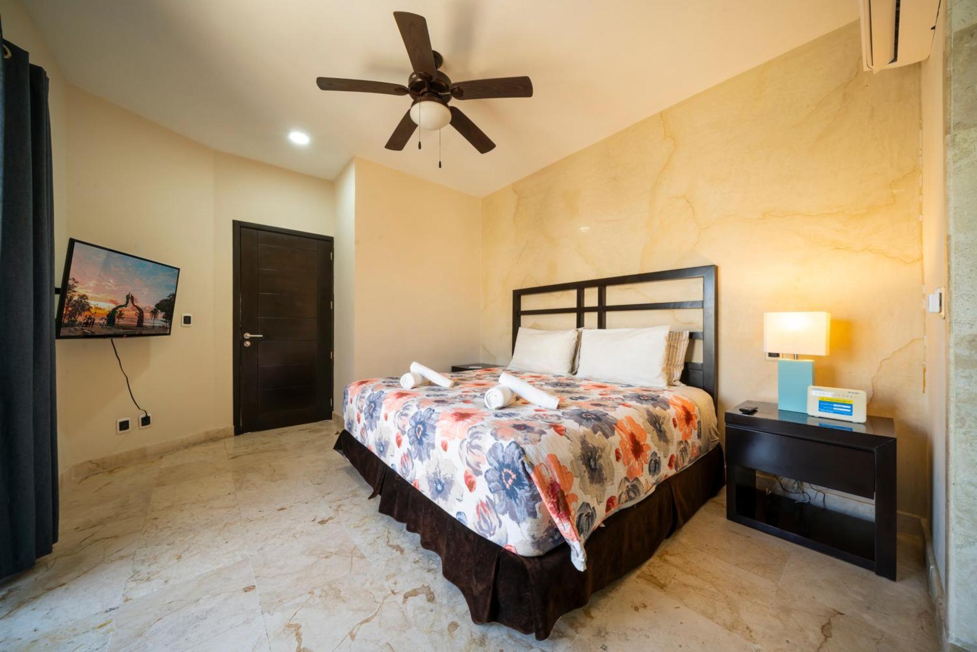 Beachfront 1 Bedroom Condo - El Faro, Surf 407 Плая-дель-Кармен Экстерьер фото